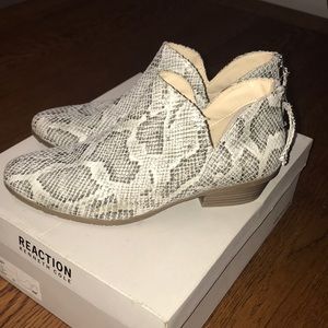 Kenneth Cole ankle booties